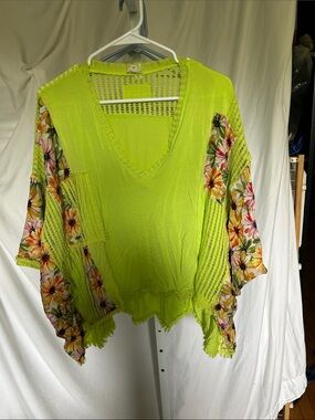 POL Lime Green Floral Sleeve Lightweight V-Neck Top
